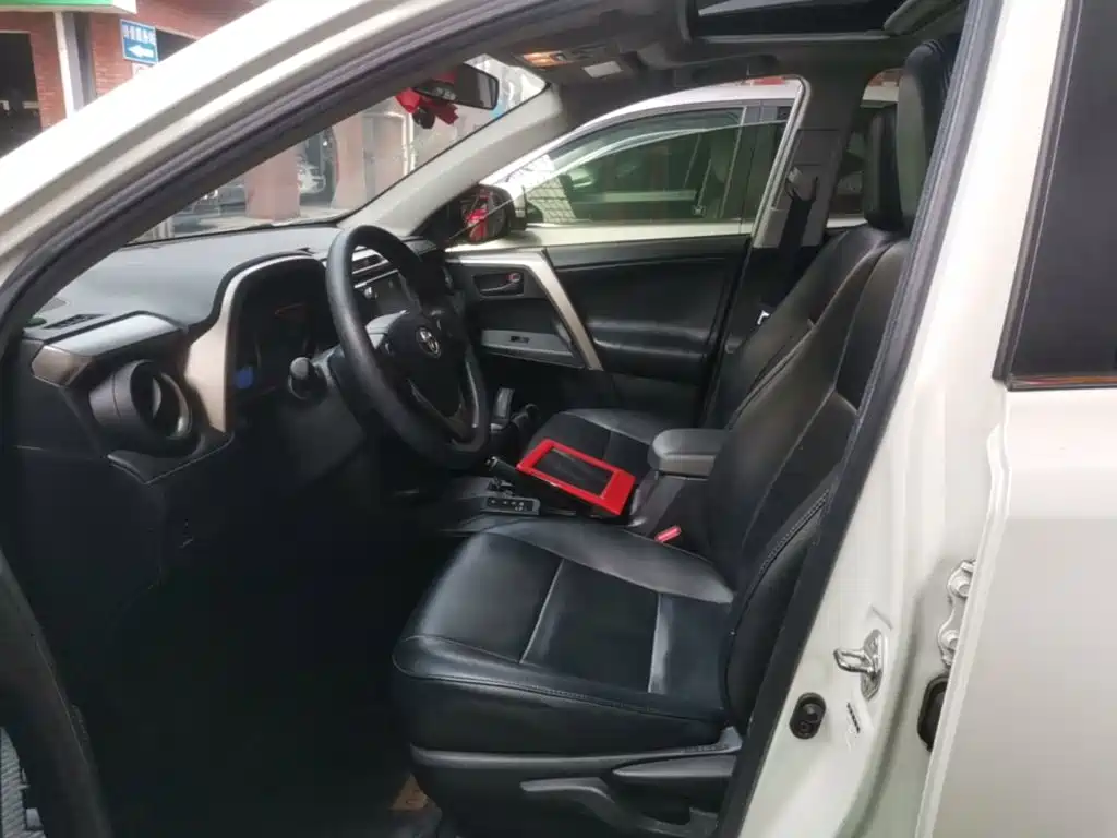 Toyota RAV4 — миниатюра 15