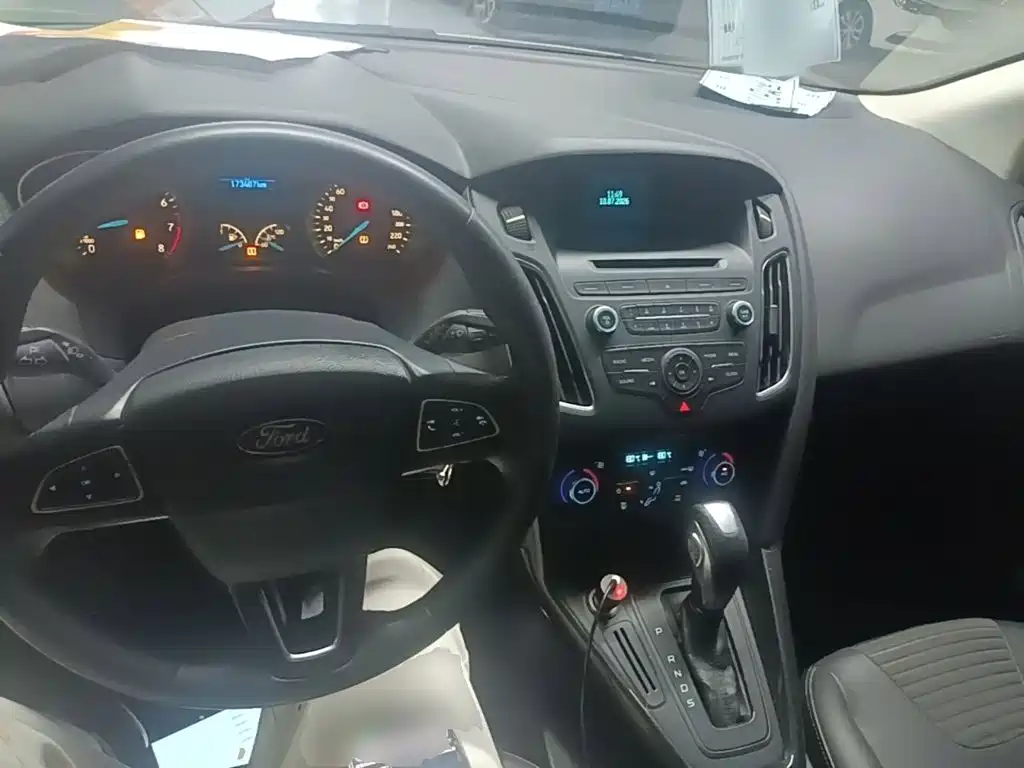 Ford Focus 2015 1.6L AT