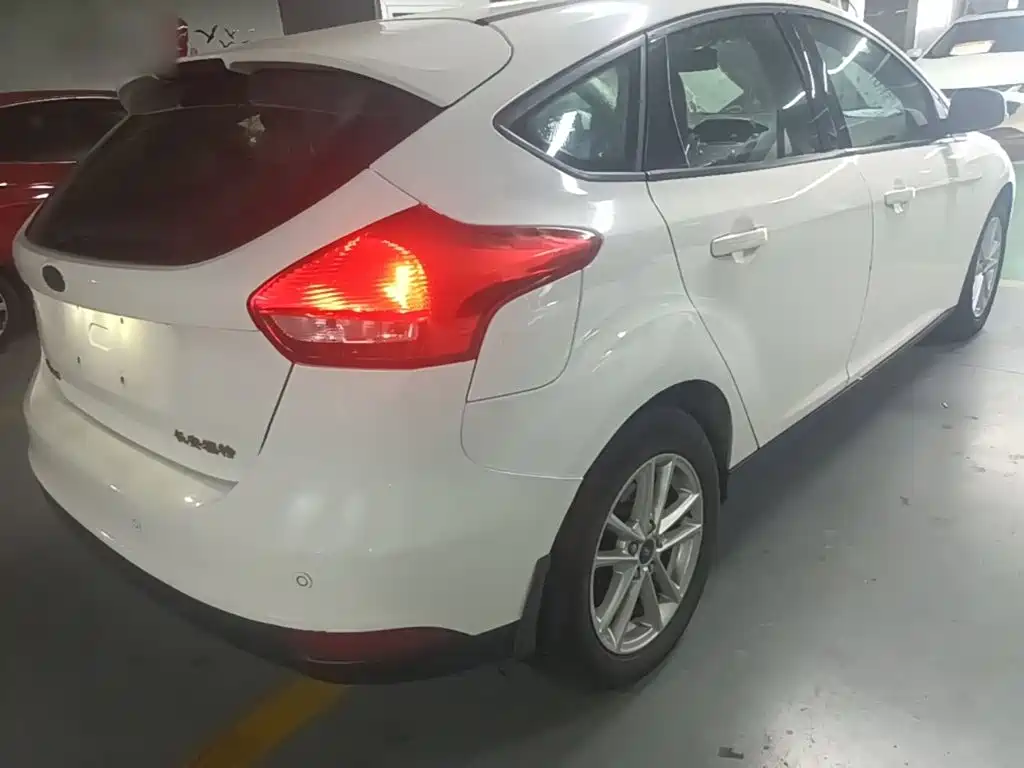 Ford Focus 2015 1.6L AT