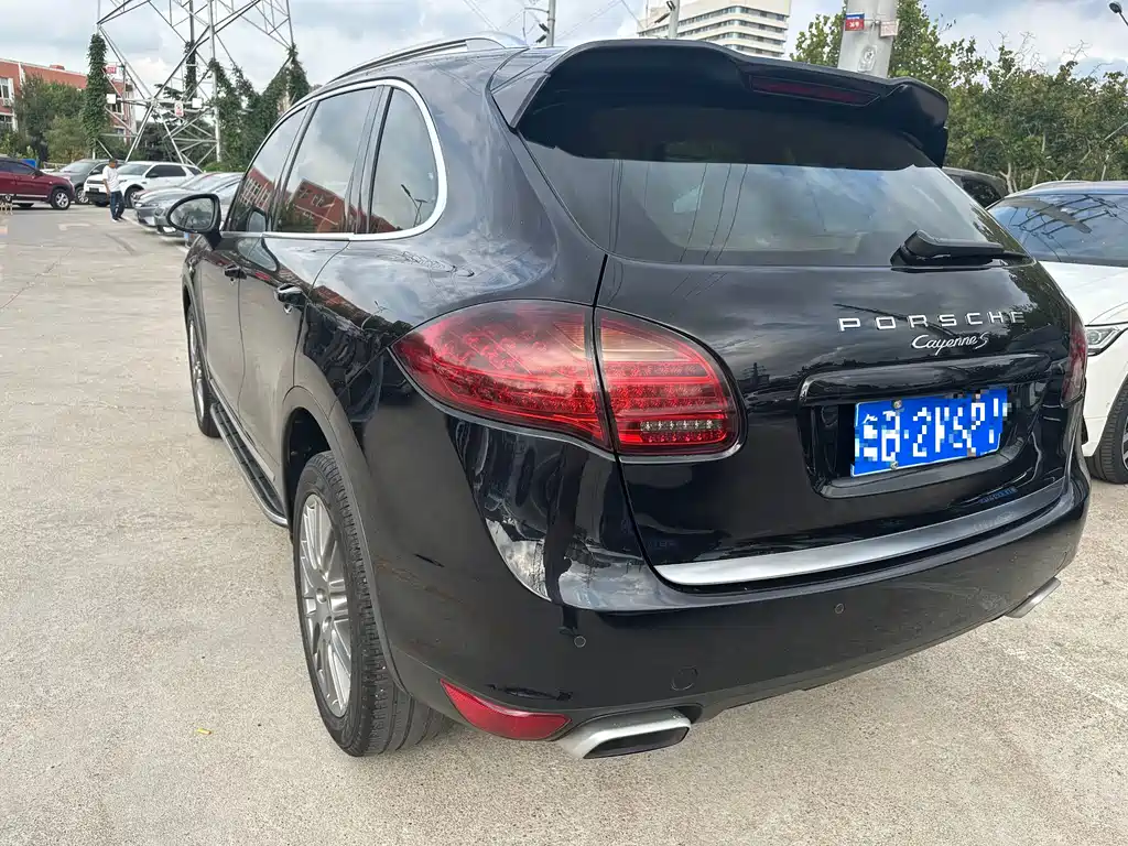 Porsche Cayenne — миниатюра 10