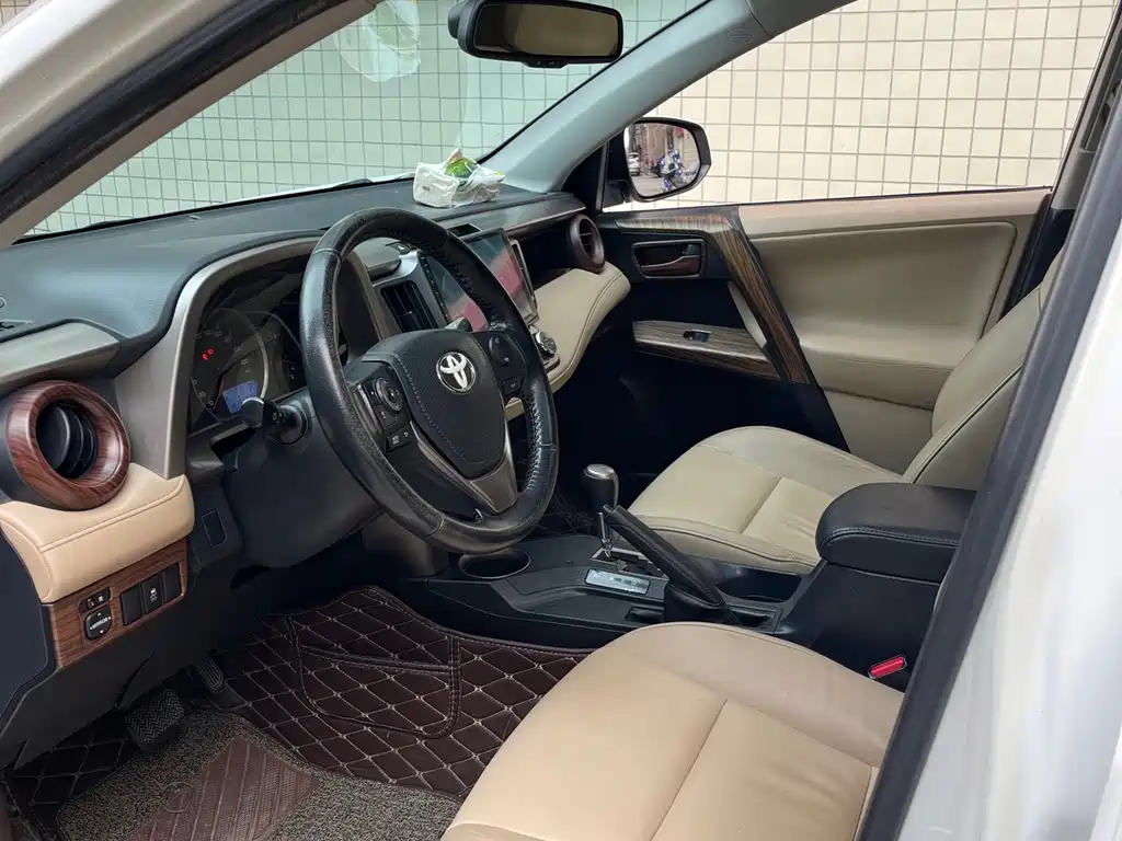 Toyota RAV4 — миниатюра 4