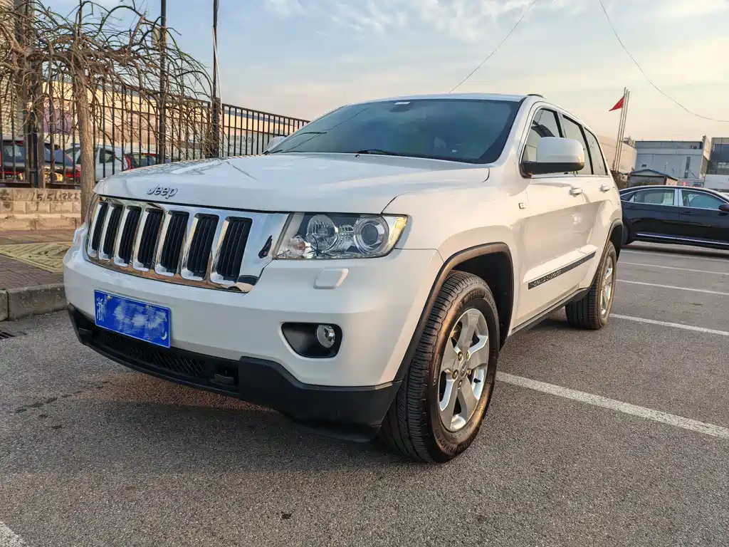 Jeep Grand Cherokee (Import) 2013