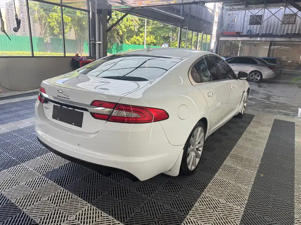 Jaguar XF 2015 XF 2.0T
