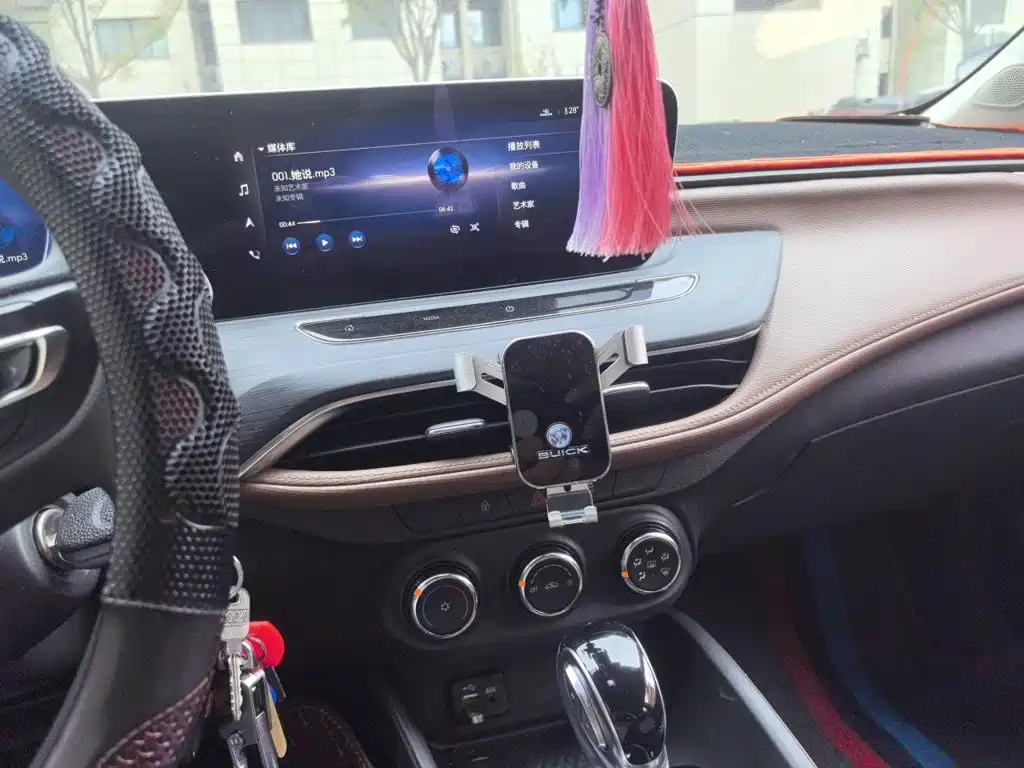 Buick Verano — миниатюра 10