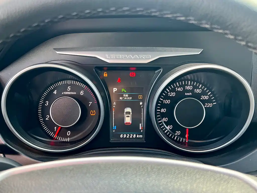 Changfeng CS10 2017 2.0T AT Luxury