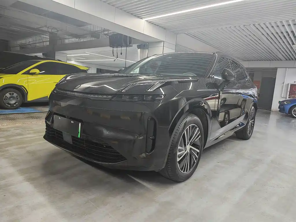 Lynk & Co 08 EM-P