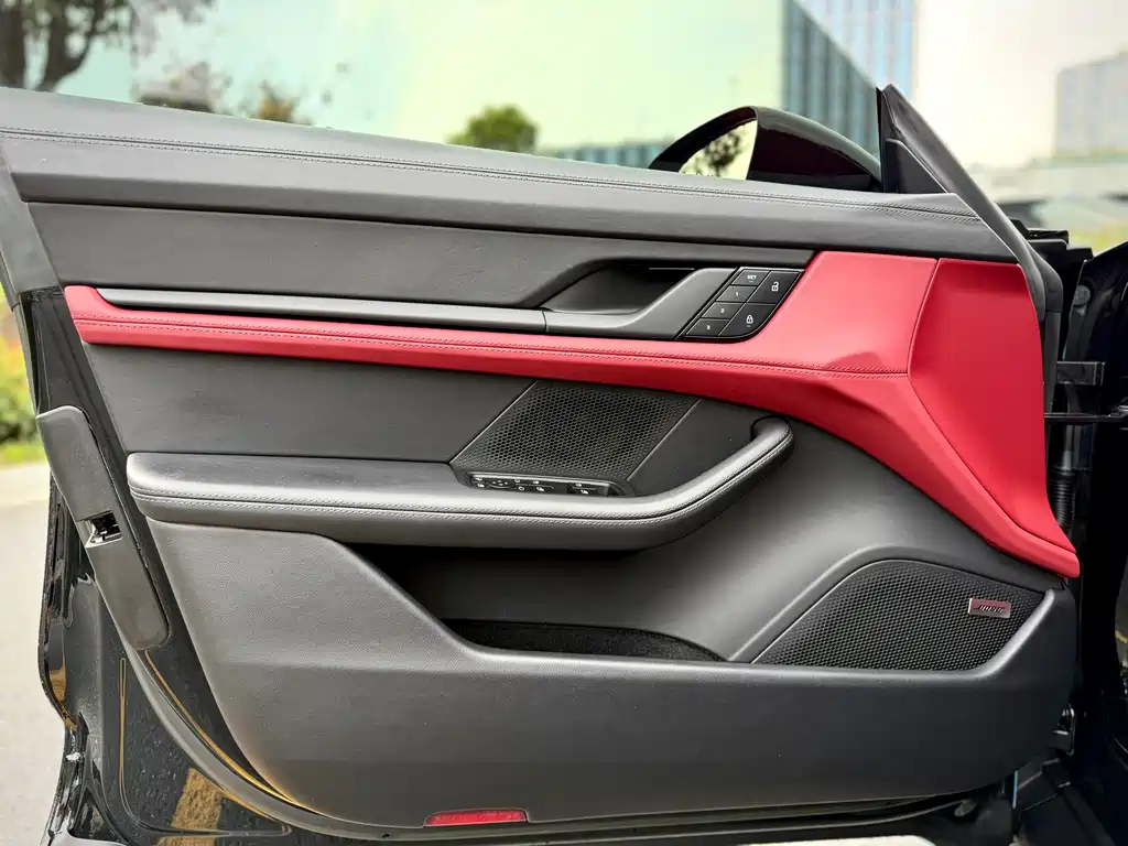 Porsche Taycan — миниатюра 13