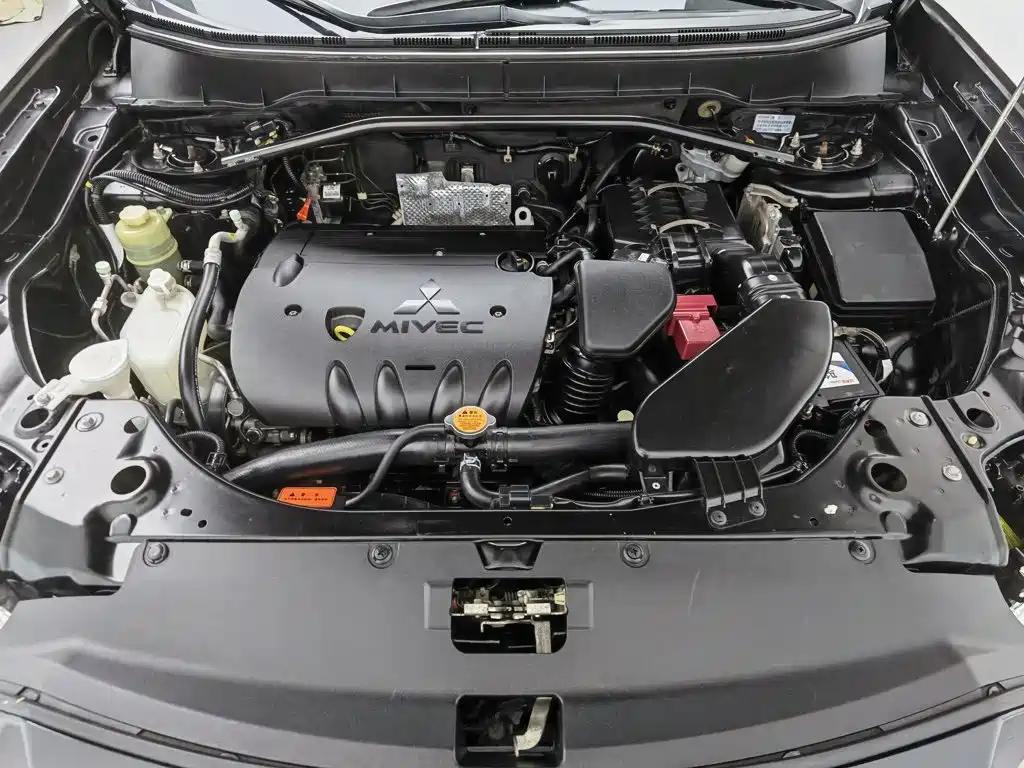 Mitsubishi Outlander (Import) — миниатюра 6