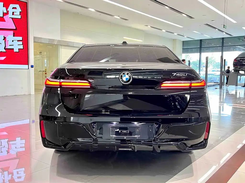 BMW 7 Series — миниатюра 10