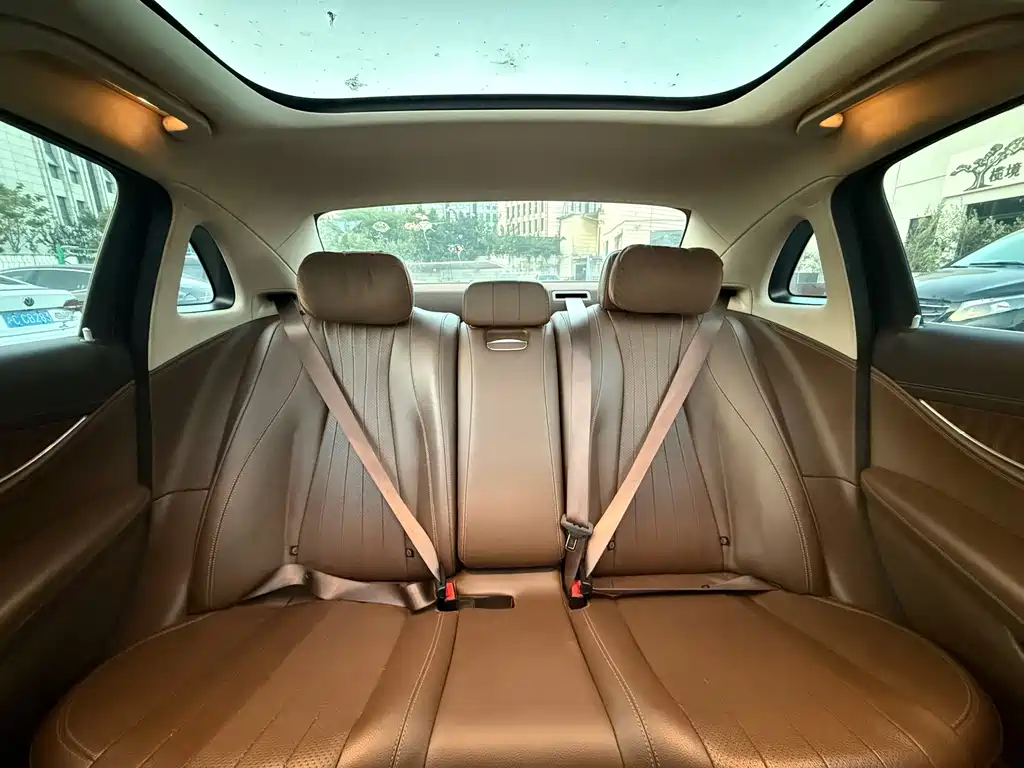 Mercedes-Benz E-Class — миниатюра 20