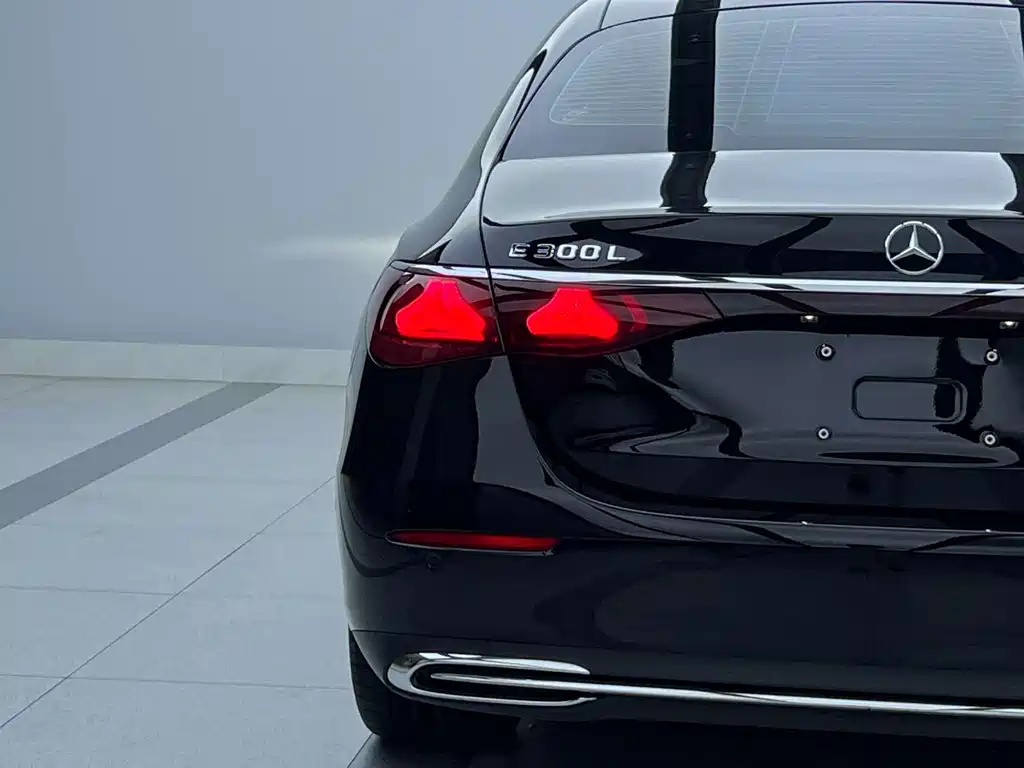 Mercedes-Benz E-Class — миниатюра 4