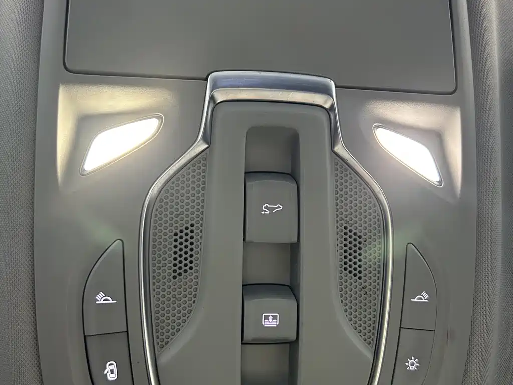 Roewe RX5 MAX — миниатюра 24