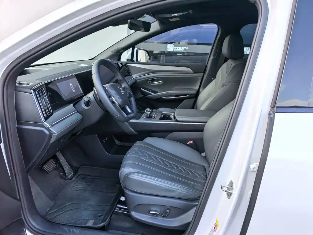 BYD L DM-i — миниатюра 2