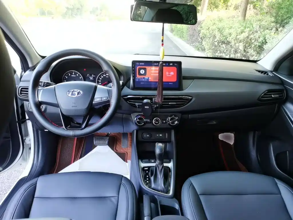 Hyundai Elantra — миниатюра 10