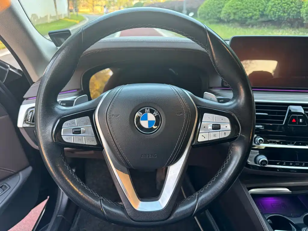 BMW 5 Series — миниатюра 11
