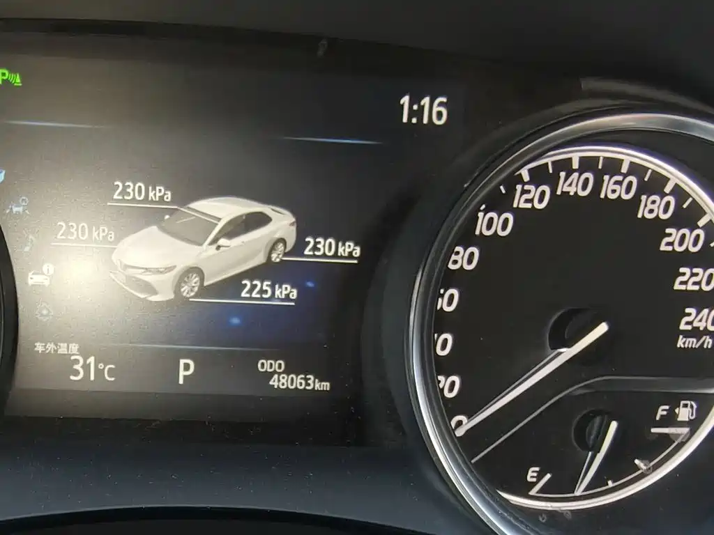 Toyota Camry — миниатюра 5
