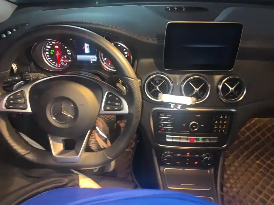 Mercedes-Benz GLA — миниатюра 12