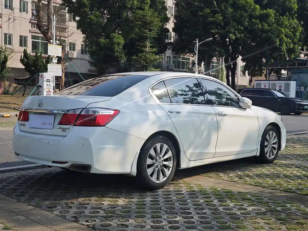 Honda Accord — миниатюра 8
