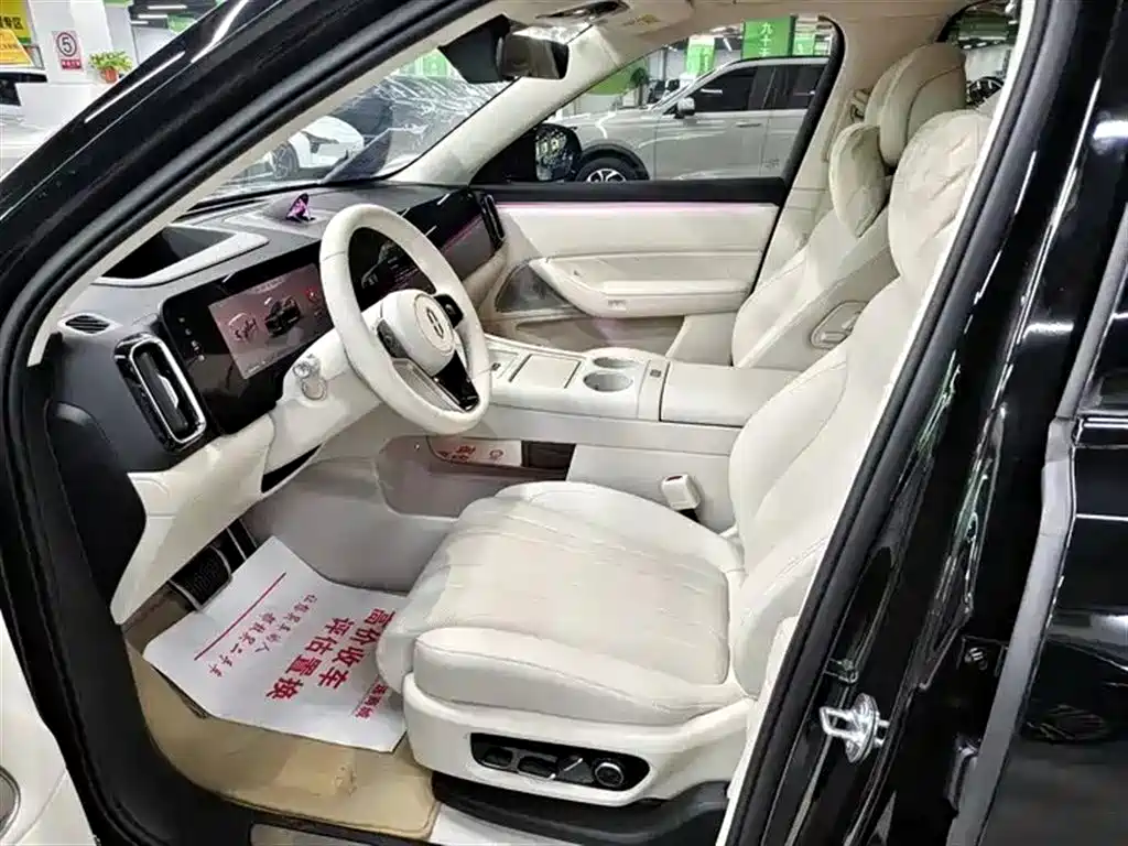 Aito M8 2025 Max+ 53.4kWh 5 мест (192 ）
