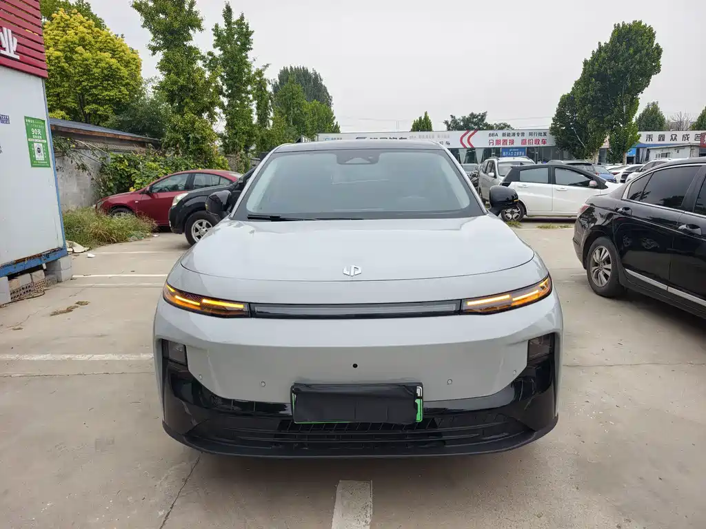 Leapmotor Leapmotor B10 — миниатюра 2