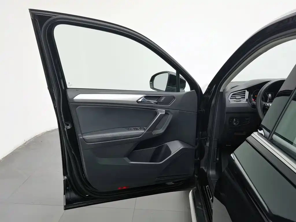 Volkswagen Tiguan L — миниатюра 8