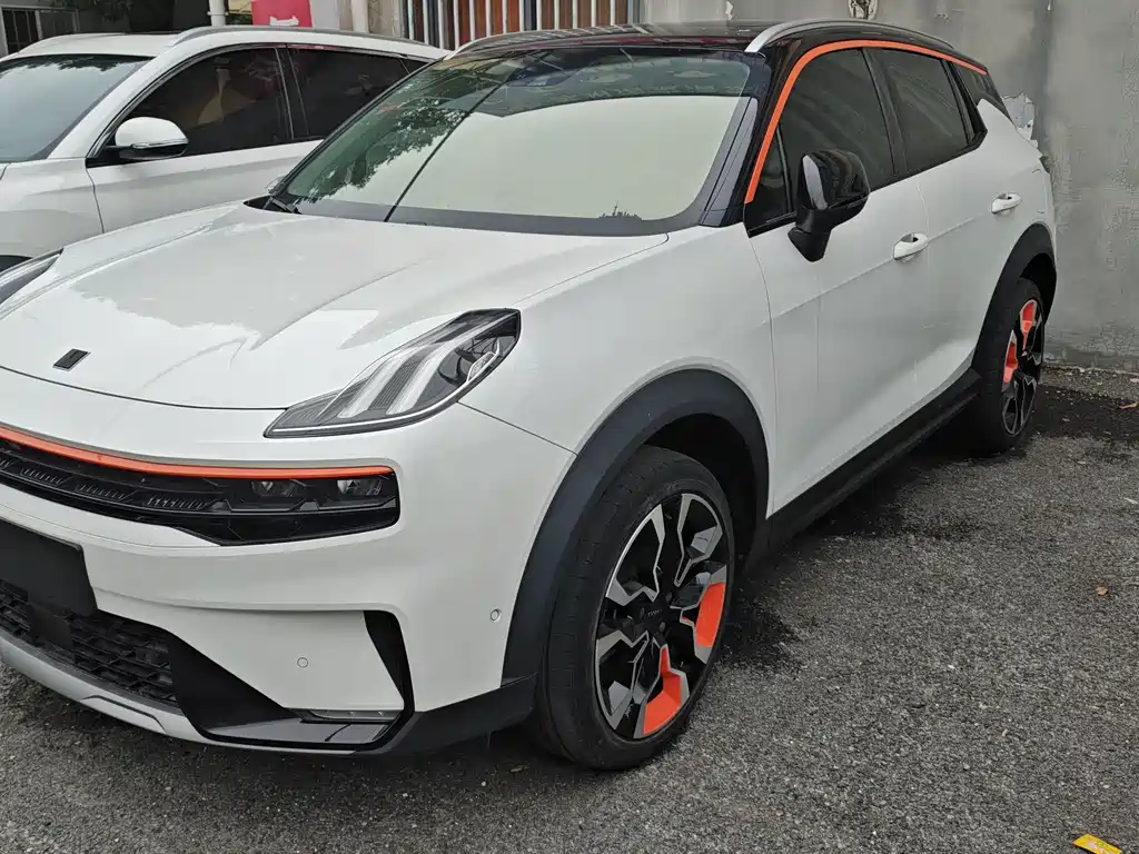 Lynk & Co 06