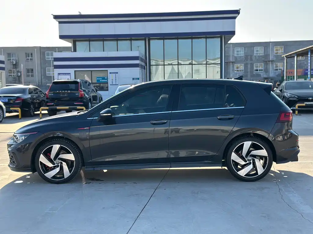 VOLKSWAGEN GOLF GTI