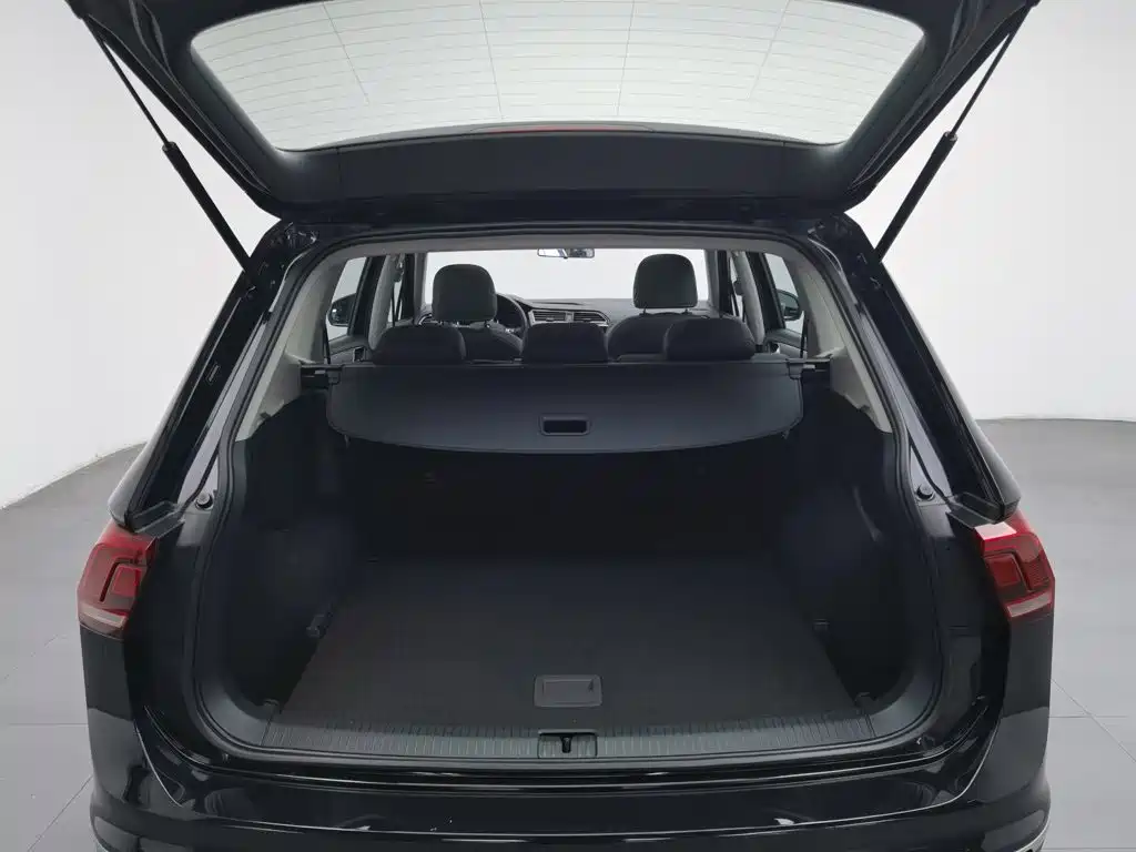 Volkswagen Tiguan L — миниатюра 16