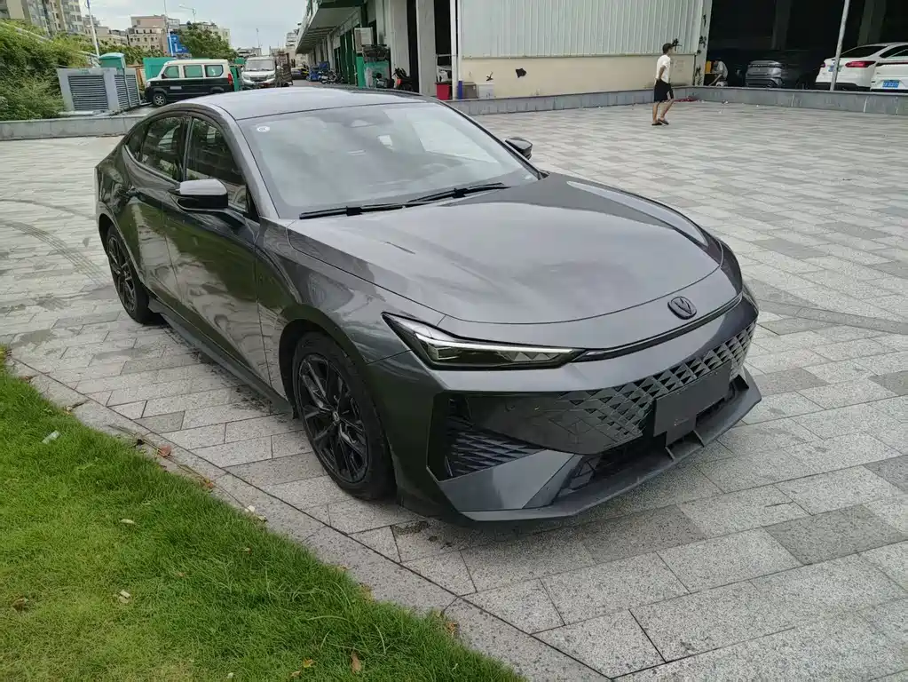 Changan UNI-V — миниатюра 3
