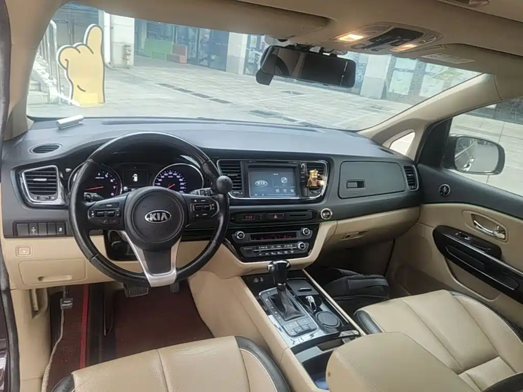 Kia Carnival — миниатюра 10