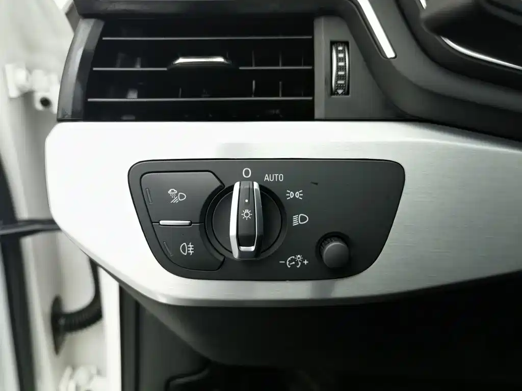 Audi A4L — миниатюра 21