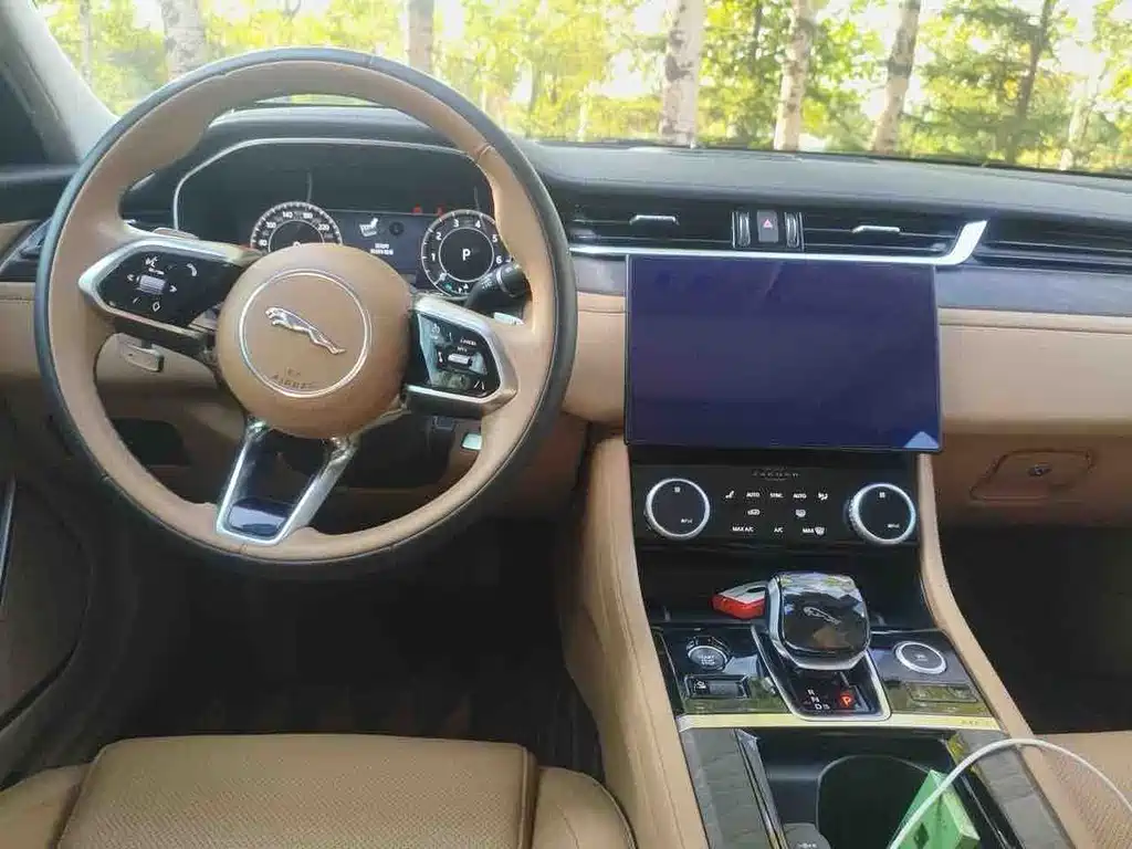 Jaguar XFL — миниатюра 4