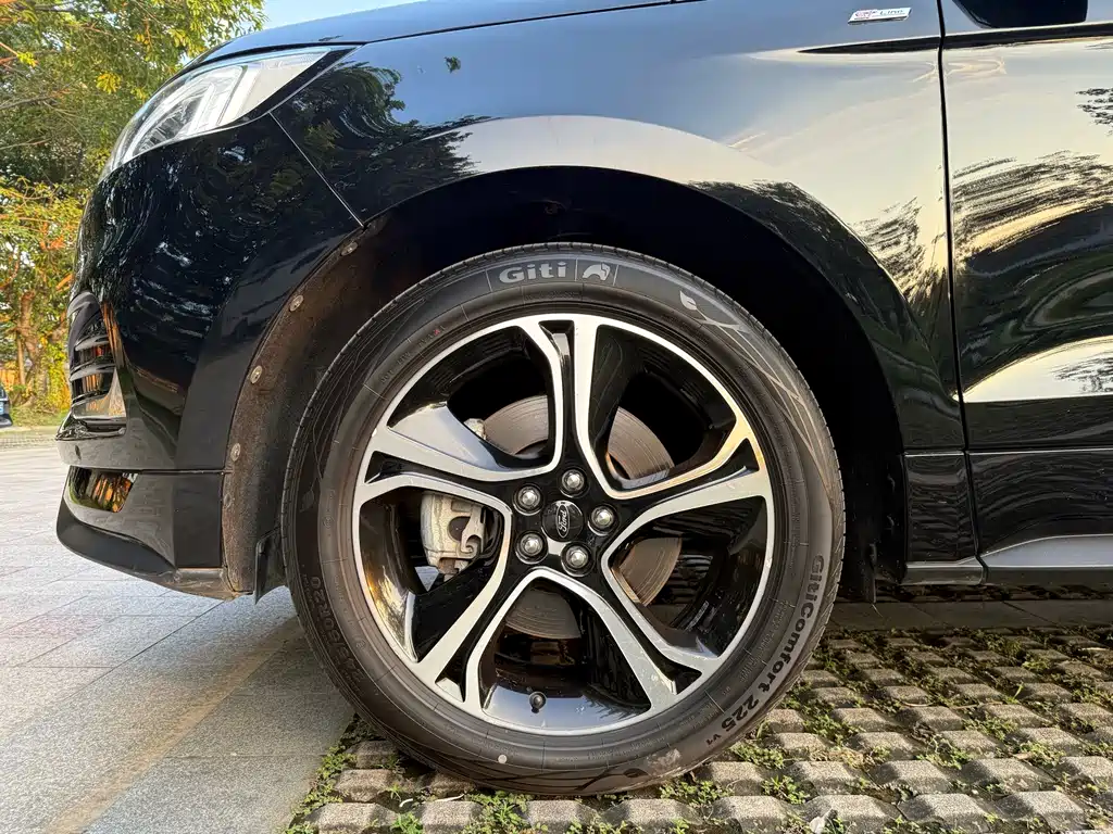 Ford Edge — миниатюра 15