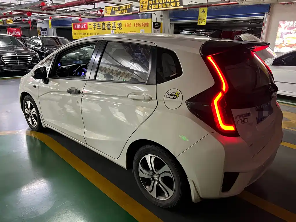 Honda Fit — миниатюра 7