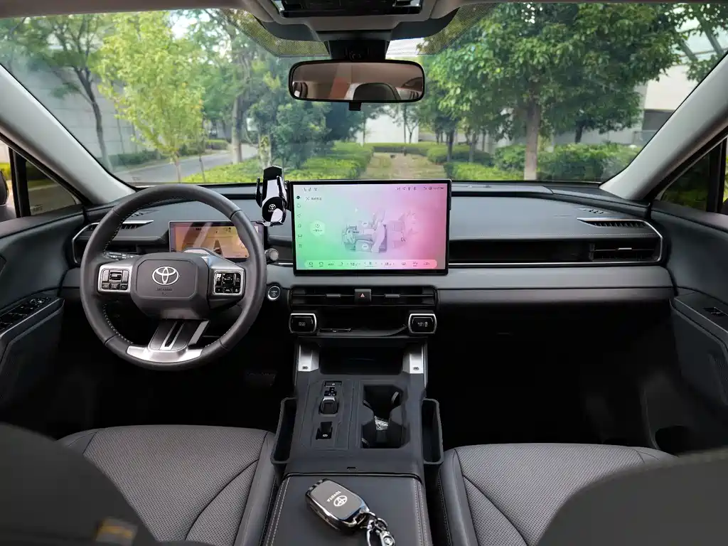 Toyota RAV4 — миниатюра 7