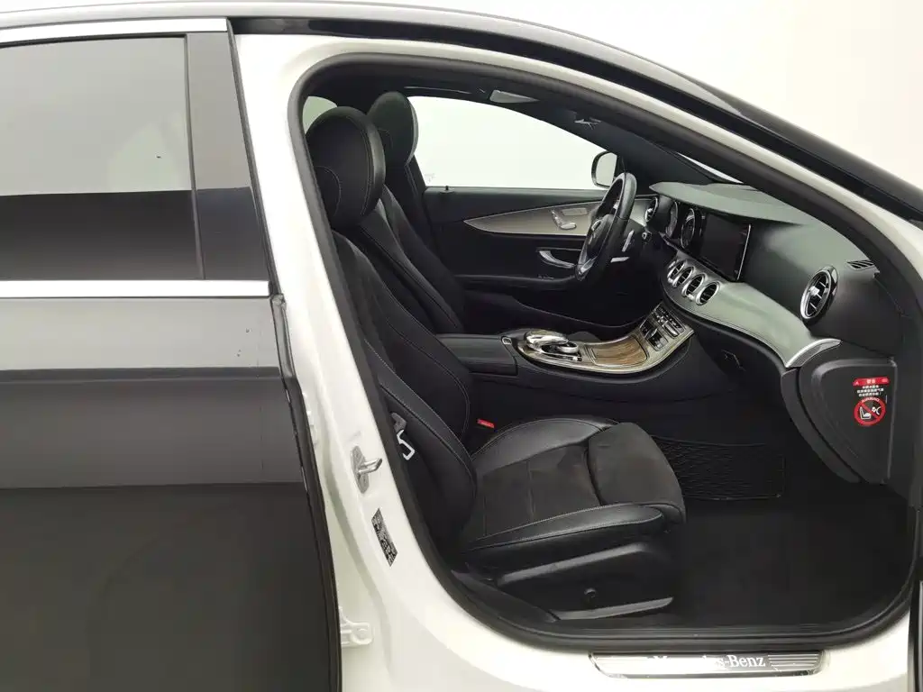 Mercedes-Benz E-Class — миниатюра 23
