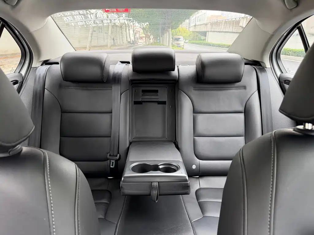 Volkswagen Sagitar — миниатюра 15