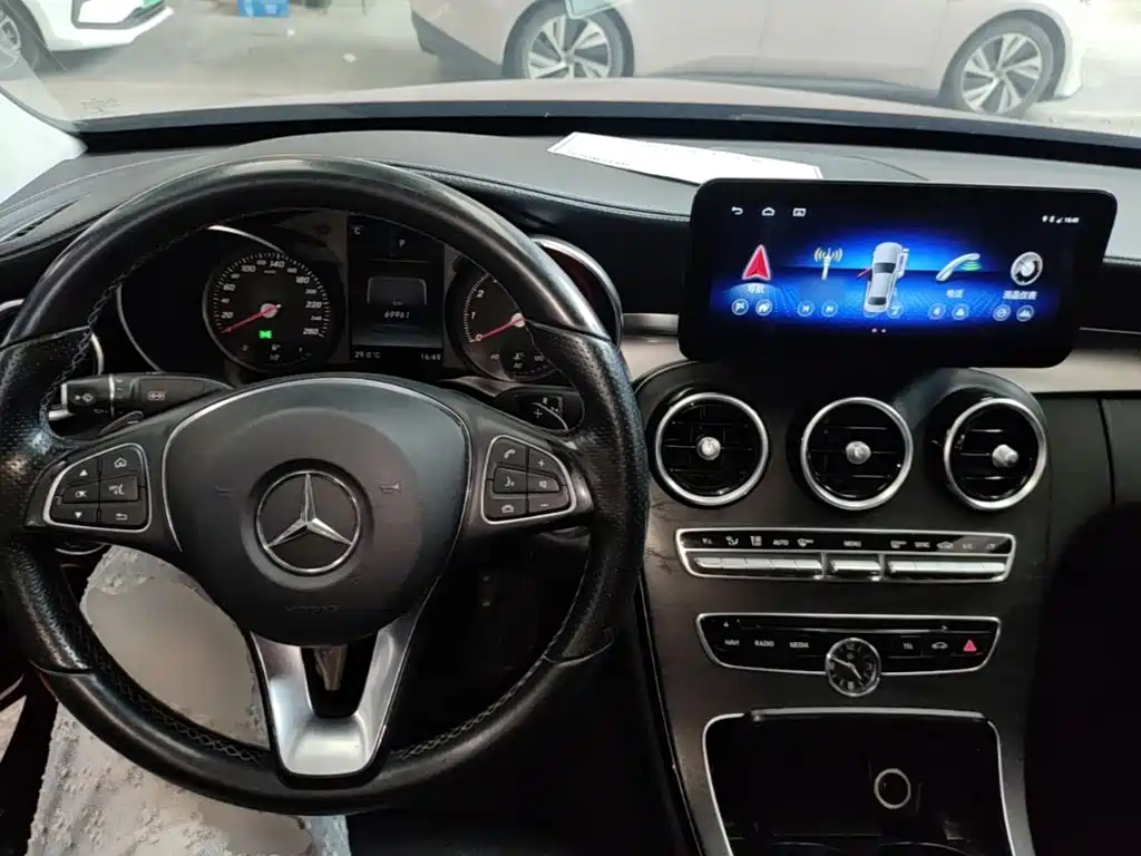 Mercedes-Benz C-Class — миниатюра 10