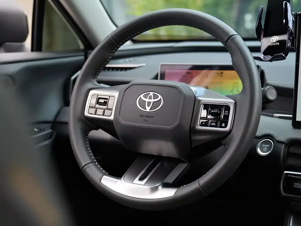 Toyota RAV4 — миниатюра 5