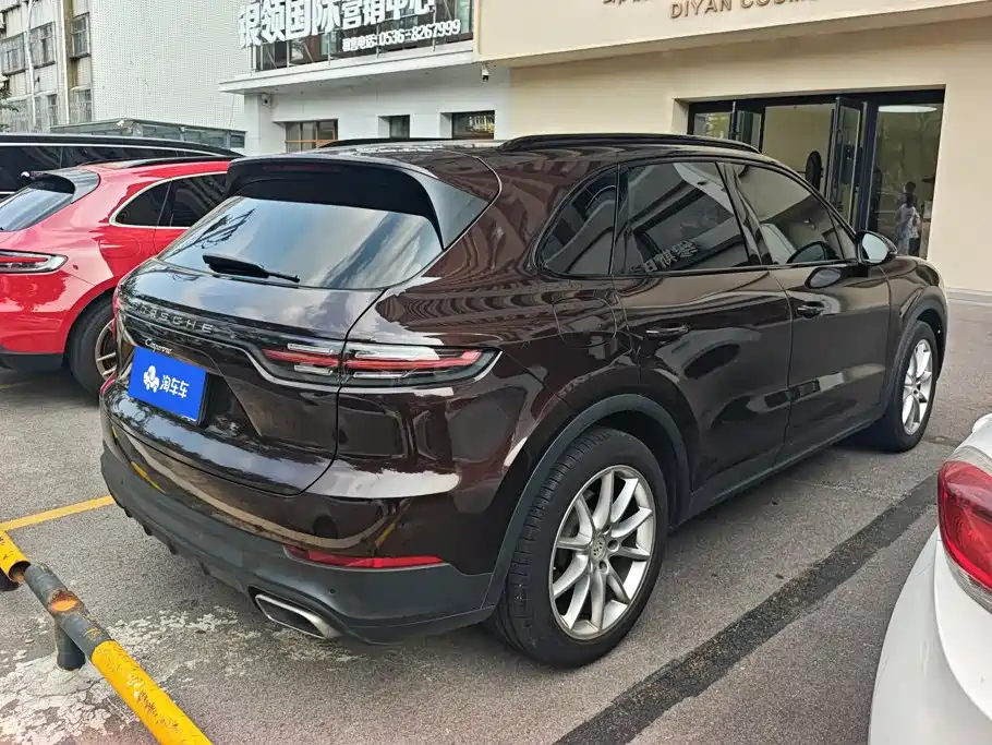 Porsche Cayenne — миниатюра 3