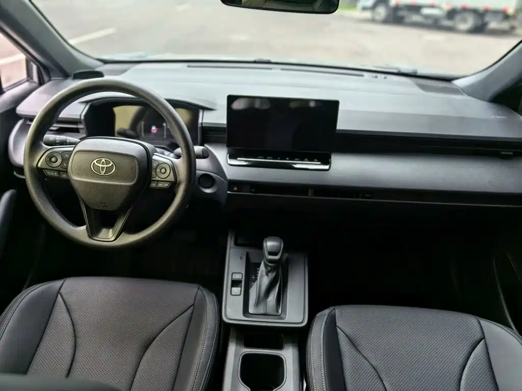 Toyota Corolla Cross — миниатюра 21