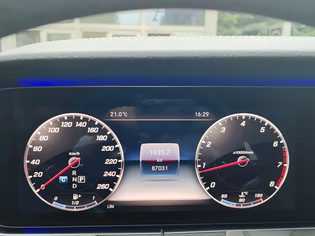 Mercedes-Benz E-Class — миниатюра 15