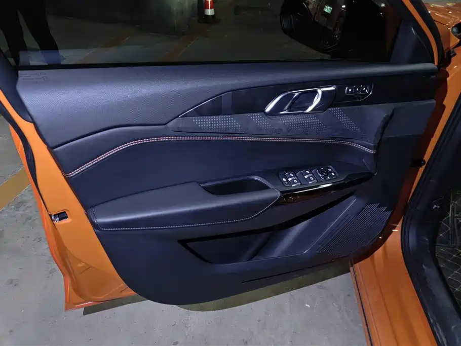 Lynk & Co 02 Hatchback 2021 2.0TD Halo