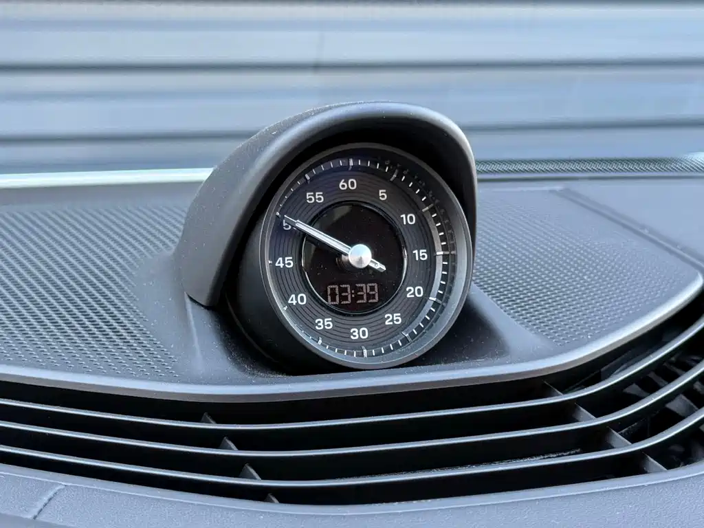 Porsche Taycan — миниатюра 10