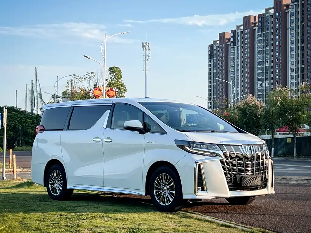 Toyota Alphard — миниатюра 3