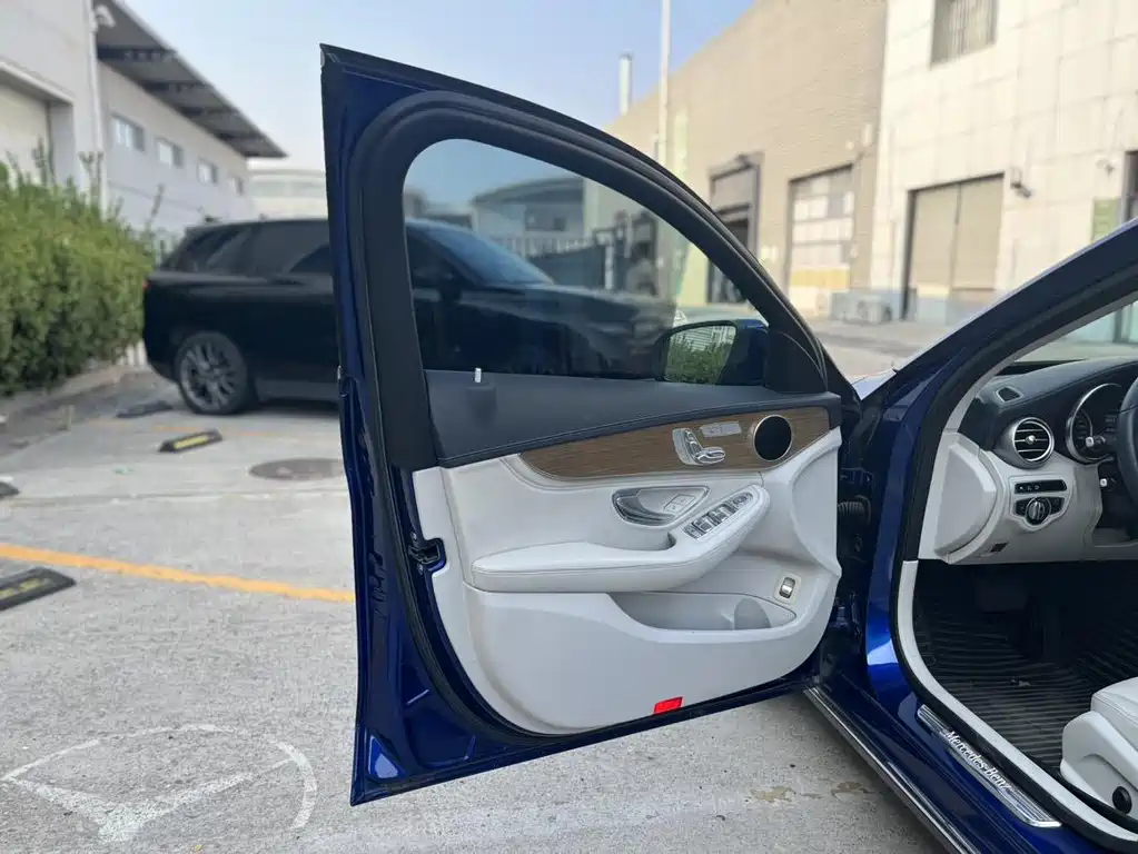 Mercedes-Benz C-Class — миниатюра 11