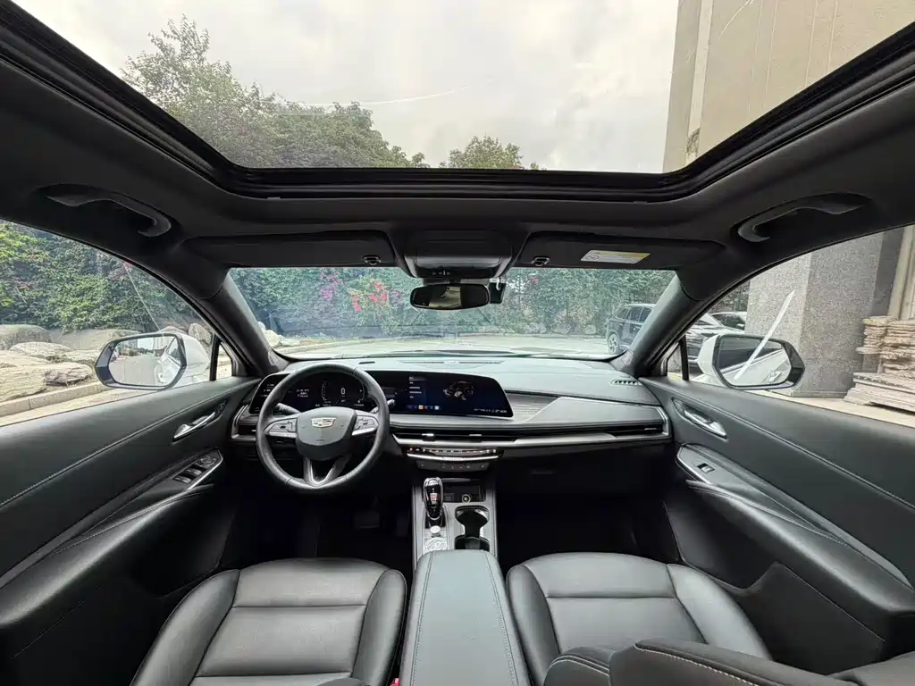 Cadillac XT4 — миниатюра 5