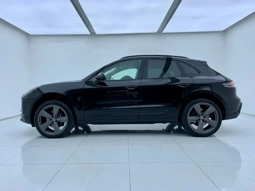 Porsche Macan — миниатюра 3