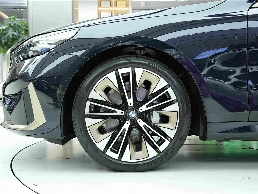 BMW 5 Series — миниатюра 18