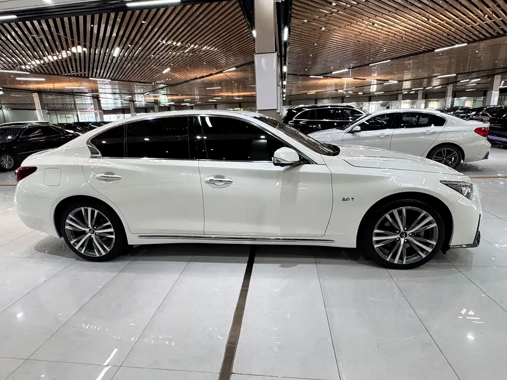 Infiniti Q50L 2019 2.0T 30